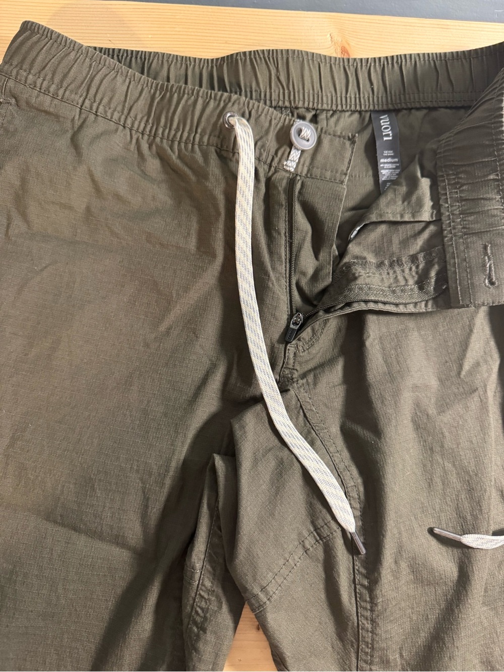 VUORI OLIVE GREEN RISE AND SHINE BRAND NEW MENS PANT - Picture 3 of 11